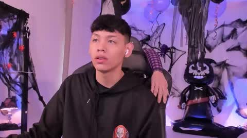 Snapshot of zeus_blaze chatting on 10.06.25 zeus_blaze online show from 10.06.25