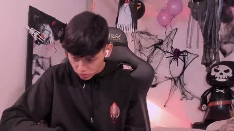 Snapshot of zeus_blaze chatting on 10.08.25 zeus_blaze online show from 10.08.25