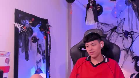 Snapshot of zeus_blaze chatting on 10.10.25 zeus_blaze online show from 10.10.25