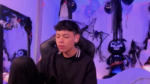 Snapshot of zeus_blaze chatting on 10.11.25 zeus_blaze online show from 10.11.25