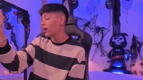 Snapshot of zeus_blaze chatting on 10.14.25 zeus_blaze online show from 10.14.25