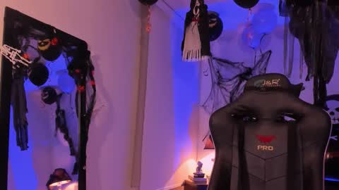 Snapshot of zeus_blaze chatting on 10.16.25 zeus_blaze online show from 10.16.25