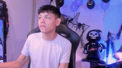 Snapshot of zeus_blaze chatting on 10.18.25 zeus_blaze online show from 10.18.25