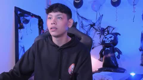 Snapshot of zeus_blaze chatting on 10.21.25 zeus_blaze online show from 10.21.25