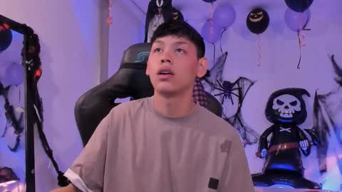 Snapshot of zeus_blaze chatting on 10.24.25 zeus_blaze online show from 10.24.25