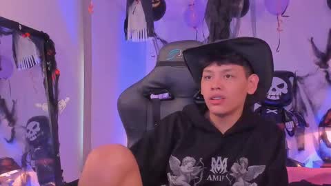 Snapshot of zeus_blaze chatting on 10.25.25 zeus_blaze online show from 10.25.25