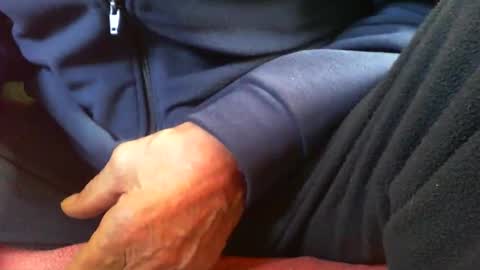 zevioo77 online show from 10.25.25