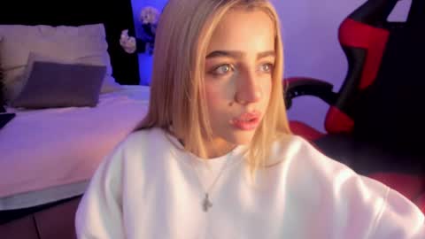 Zhavia  online show from 12.29.24