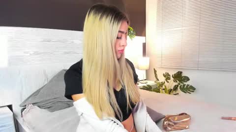 Zhavia  online show from 03.10.25