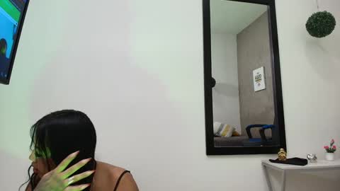 ZHAMIRA  ANDRES online show from 01.17.25