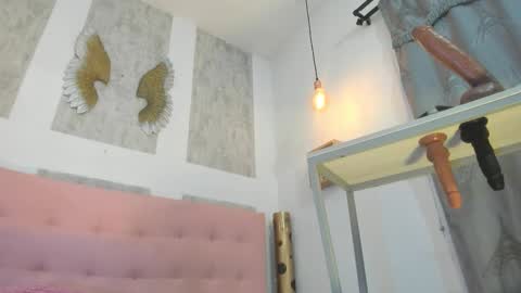 ZHAMIRA  ANDRES online show from 11.26.25