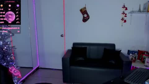 zhoestrong online show from 12.14.24