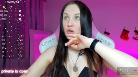 Zlata  Mon Tue Thu Fri Sun Sa GMT 3 0000pm - 0600pm  online show from 12.22.24