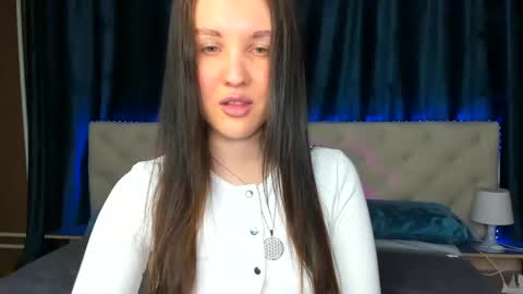 Zlata  Mon Tue Thu Fri Sun Sa GMT 3 0000pm - 0600pm  online show from 01.23.25
