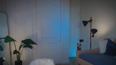 Snapshot of zlicious chatting on 09.25.25 Zara Join next live at 5PM EST online show from 09.25.25