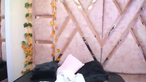 Zoe Browns online show from 11.02.25