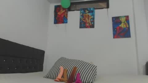 Snapshot of zoe_cb_latina chatting on 11.01.25 Zoe online show from 11.01.25