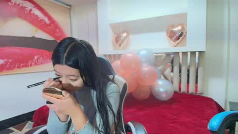 Snapshot of zoe_connor19 chatting on 07.16.26 Z O E online show from 07.16.26