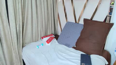 Snapshot of zoe_curvy chatting on 09.19.25 Zoe online show from 09.19.25