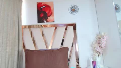 Snapshot of zoe_curvy chatting on 09.23.25 Zoe online show from 09.23.25