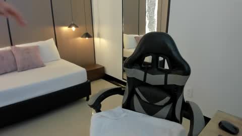 Zoe  online show from 02.16.26