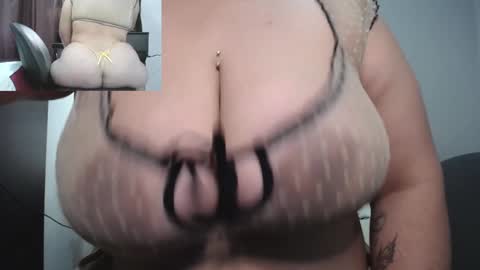 Snapshot of zoe_hotxxx chatting on 01.25.25 zoe hotxxx online show from 01.25.25