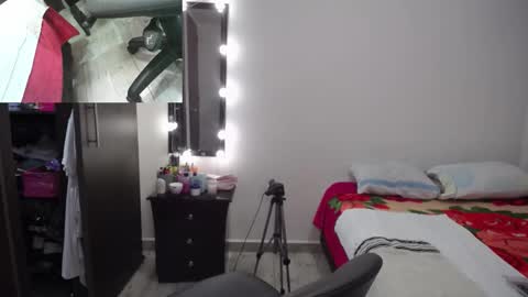 Snapshot of zoe_hotxxx chatting on 09.22.25 zoe hotxxx online show from 09.22.25