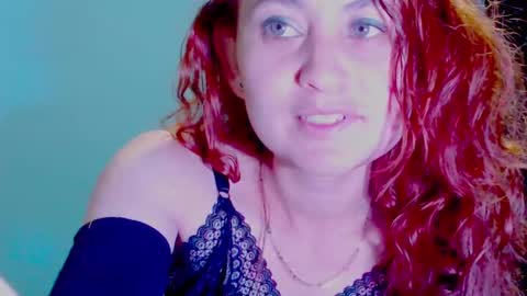 Snapshot of zoe_jones2 chatting on 12.04.24 Zoe online show from 12.04.24