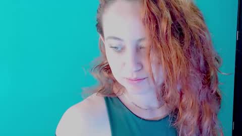Snapshot of zoe_jones2 chatting on 12.29.24 Zoe online show from 12.29.24