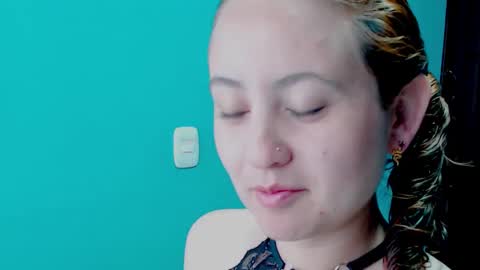 Snapshot of zoe_jones2 chatting on 01.06.25 Zoe online show from 01.06.25