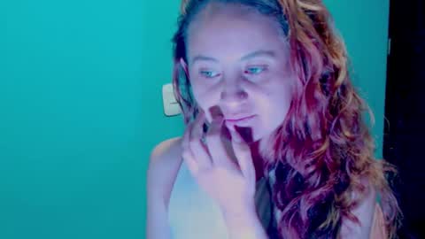 Snapshot of zoe_jones2 chatting on 01.24.25 Zoe online show from 01.24.25