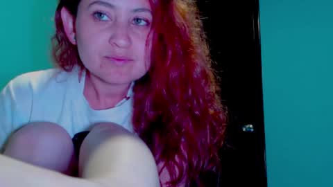 Snapshot of zoe_jones2 chatting on 02.15.25 Zoe online show from 02.15.25