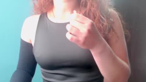 Snapshot of zoe_jones2 chatting on 02.19.25 Zoe online show from 02.19.25