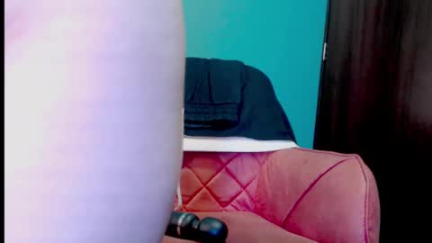 Snapshot of zoe_jones2 chatting on 02.21.25 Zoe online show from 02.21.25