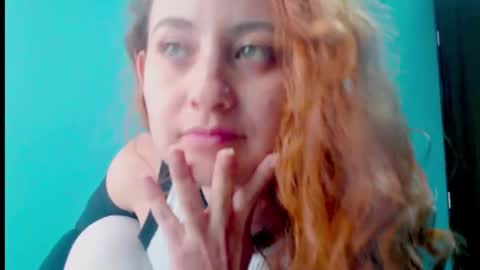 Snapshot of zoe_jones2 chatting on 02.25.25 Zoe online show from 02.25.25