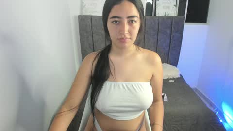 Snapshot of zoe_jones7 chatting on 12.18.24 zoe_jones7 online show from 12.18.24