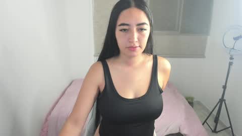 Snapshot of zoe_jones7 chatting on 01.25.25 zoe_jones7 online show from 01.25.25