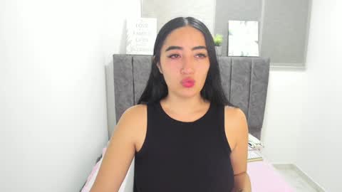 Snapshot of zoe_jones7 chatting on 02.01.25 zoe_jones7 online show from 02.01.25