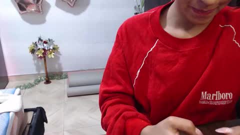 Snapshot of zoe_khall chatting on 12.22.25 ZOE online show from 12.22.25