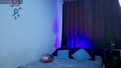 Snapshot of zoe_khall chatting on 02.26.26 ZOE online show from 02.26.26