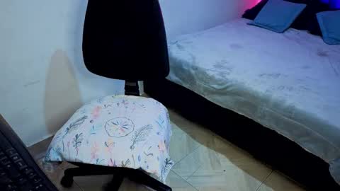 Snapshot of zoe_khall chatting on 03.02.26 ZOE online show from 03.02.26