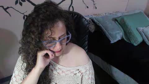 Snapshot of zoe_koller chatting on 10.19.25 Zoe Koller online show from 10.19.25