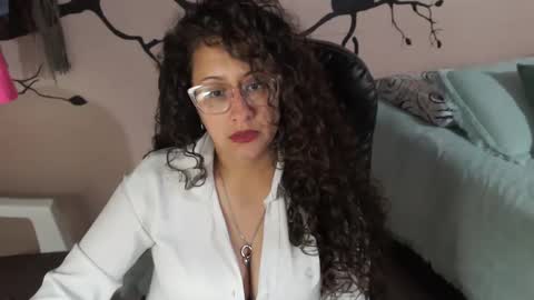 Snapshot of zoe_koller chatting on 10.30.25 Zoe Koller online show from 10.30.25