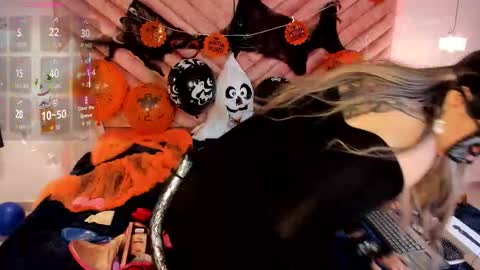 Snapshot of zoe_ll chatting on 10.25.25 SWEET ZOE online show from 10.25.25