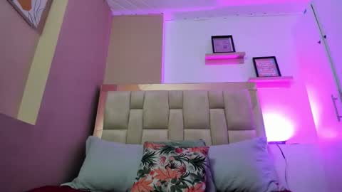 zoe_moreau online show from 12.19.25