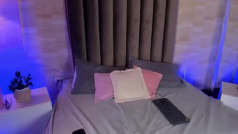 zoe_rousee_ online show from 08.06.26