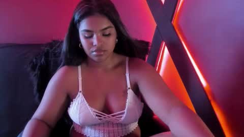 Snapshot of zoe_roux210949 chatting on 09.23.25 Zoe online show from 09.23.25