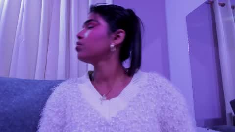 Snapshot of zoe_roux210949 chatting on 09.28.25 Zoe online show from 09.28.25