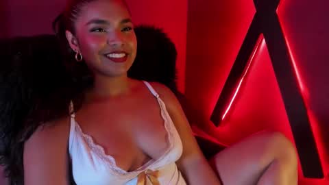 Snapshot of zoe_roux210949 chatting on 10.08.25 Zoe online show from 10.08.25