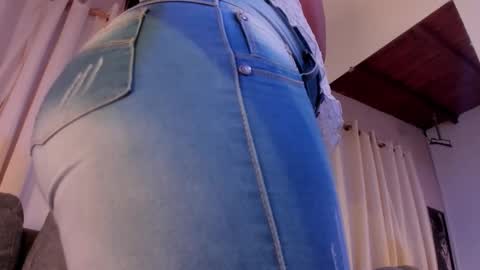 Snapshot of zoe_roux210949 chatting on 10.25.25 Zoe online show from 10.25.25